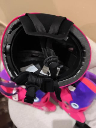 Patines en línea rosas y casco aprox. de 5 a 8 año
