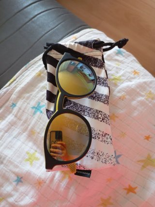 Gafas de sol Hawkers negras y amarillas