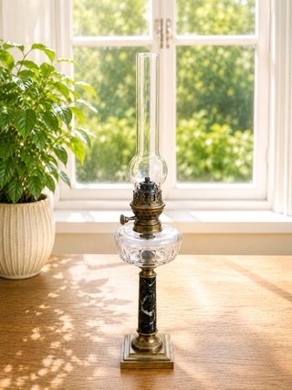 Quinqué  lámpara de cristal mármol y latón