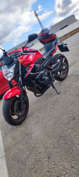 Yamaha XJ6 Naked Negra/Roja