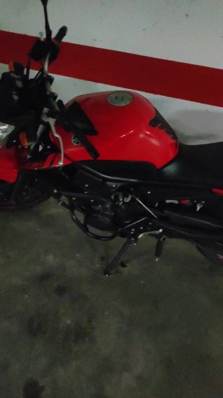 Yamaha XJ6 Naked Negra/Roja