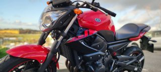 Yamaha XJ6 Naked Negra/Roja