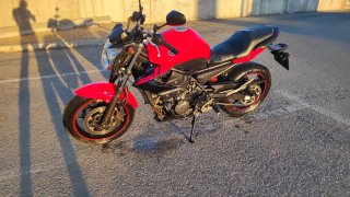 Yamaha XJ6 Naked Negra/Roja