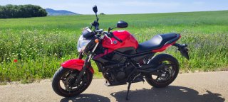 Yamaha XJ6 Naked Negra/Roja