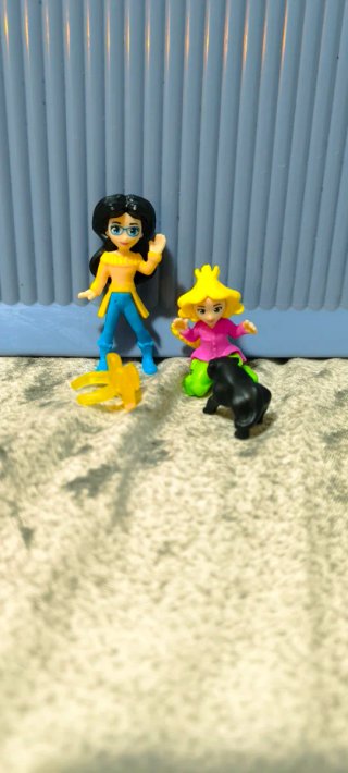 Muñecas pequeñas con accesorios