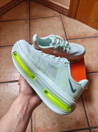 Nike Vomero Premium - Nuevas - Talla 41