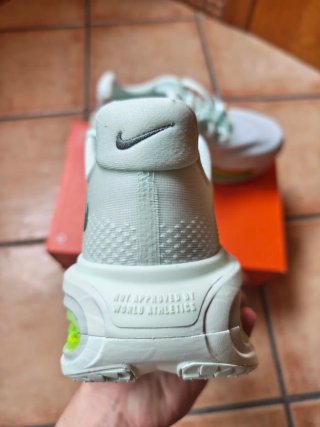 Nike Vomero Premium - Nuevas - Talla 41