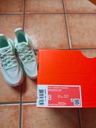 Nike Vomero Premium - Nuevas - Talla 41