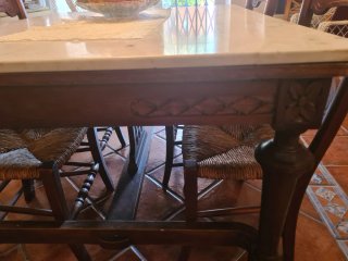 Mesa de comedor antigua de mármol y madera