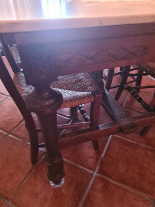 Mesa de comedor antigua de mármol y madera