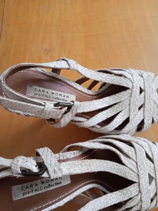 Sandalias Zara efecto piel serpiente T.36