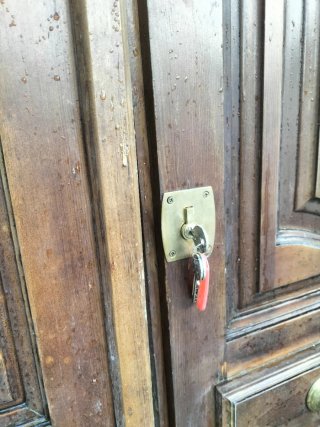 PUERTA DE CALLE MADERA