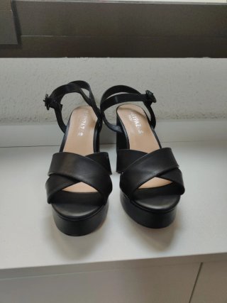 Sandalias tacón Mari Paz negras
