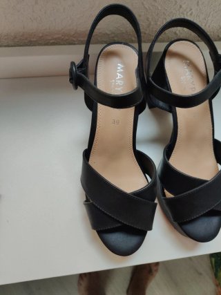 Sandalias tacón Mari Paz negras