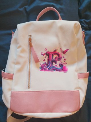 Mochila blanca y rosa con estampado
