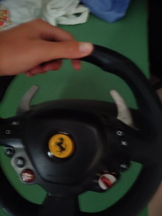 Volante Ferrari Thrustmaster como nuevo
