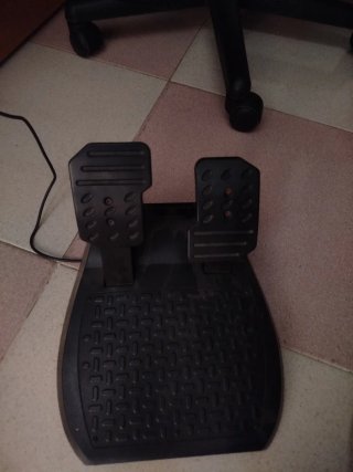 Volante Ferrari Thrustmaster como nuevo