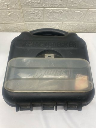 Lijadora Black Decker con maletín
