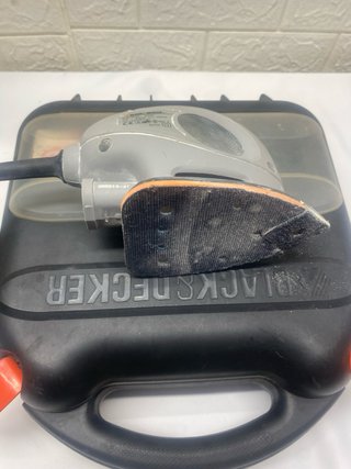 Lijadora Black Decker con maletín