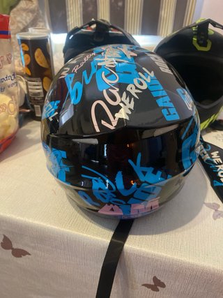 Casco de moto integral negro y amarillo Distintos