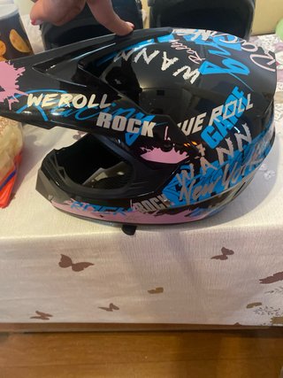 Casco de moto integral negro y amarillo Distintos