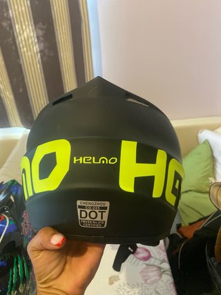 Casco de moto integral negro y amarillo Distintos