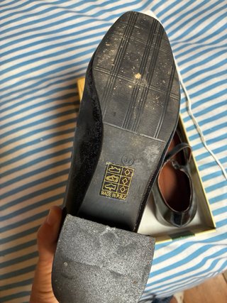 Zapatos charol negros tacón recto T36