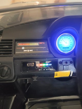 Coche eléctrico infantil con USB