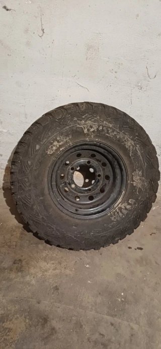 Llantas y neumáticos 4x4 305/70R16 y 32x11.50R15