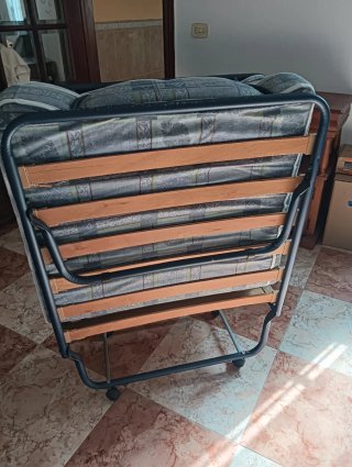 Cama Plegable Metálica y Madera