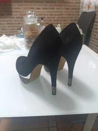 Zapatos de tacón negros con plataforma regalo