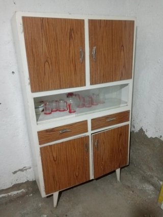 Mueble de cocina antiguo madera y cristal