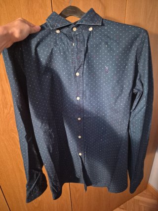 Camisa Scalpers azul con microestampado