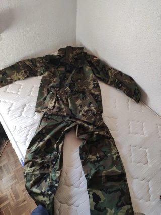 Conjunto militar pantalón y chaqueta