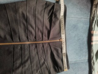 Falda negra cremallera frontal Talla M