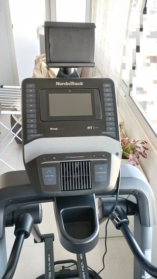 Elíptica NordicTrack FS7i FreeStride Trainer