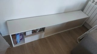Mueble de salón moderno blanco y madera