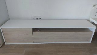 Mueble de salón moderno blanco y madera