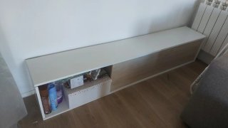 Mueble de salón moderno blanco y madera