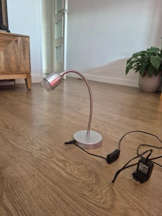 Lámpara de escritorio flexible metal y plástico