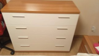 Muebles de habitación: armario, mesitas y 2 sifoni