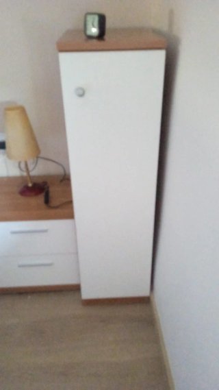 Muebles de habitación: armario, mesitas y 2 sifoni