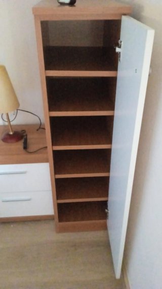 Muebles de habitación: armario, mesitas y 2 sifoni