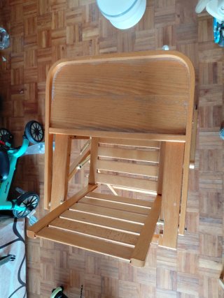 Trona de madera