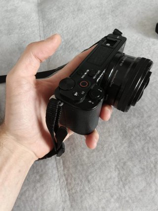 Sony ZV-E10 + objetivo 16-50 mm + accesorios