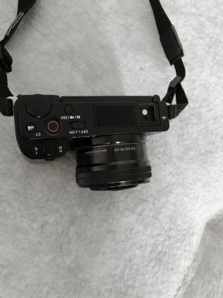 Sony ZV-E10 + objetivo 16-50 mm + accesorios
