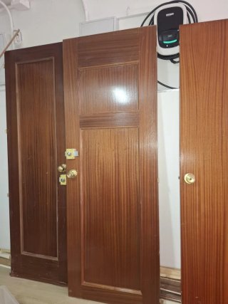 Puertas de madera con pomos