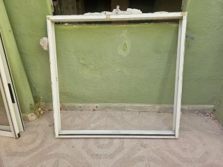 Ventana de aluminio blanca