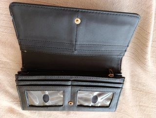 Cartera Guess Los Ángeles Negra y Dorada