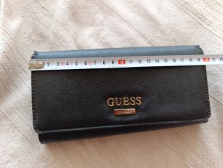 Cartera Guess Los Ángeles Negra y Dorada